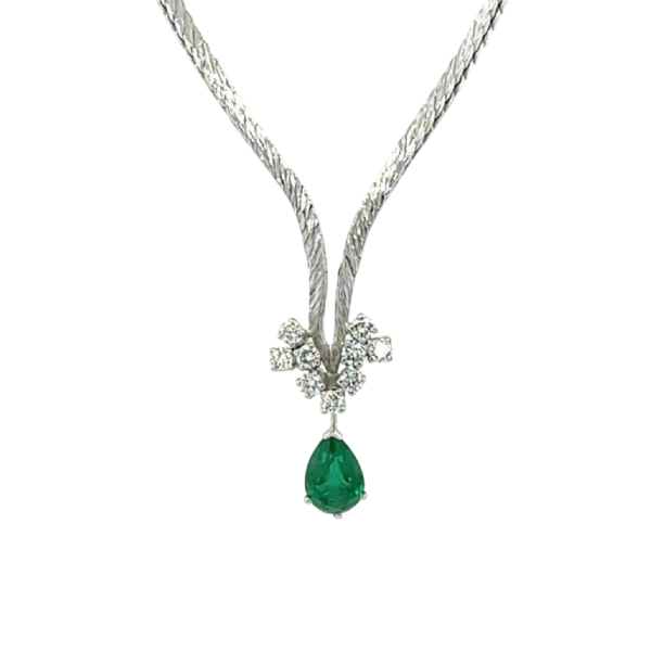 Collier en or blanc 18k avec émeraude taille marquise et diamants taille brillant