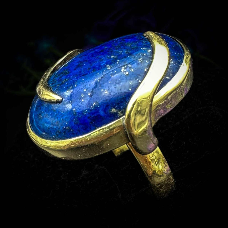 Bague Vintage Des Années 70 , Or 18k Sertie D'un Beau Cabochon De Lapis Lazuli.