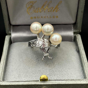 Bague gerbe en or sertie de perles et diamants