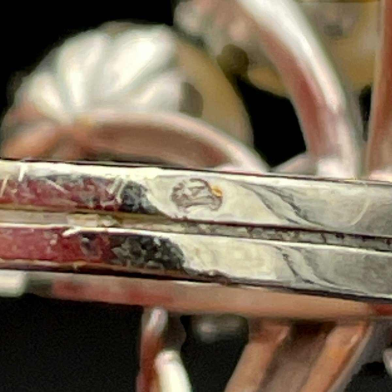 Gouden kransring bezet met parels en diamanten