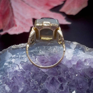18k geelgouden ring bezet met een Minerve camee, laat 19e eeuw