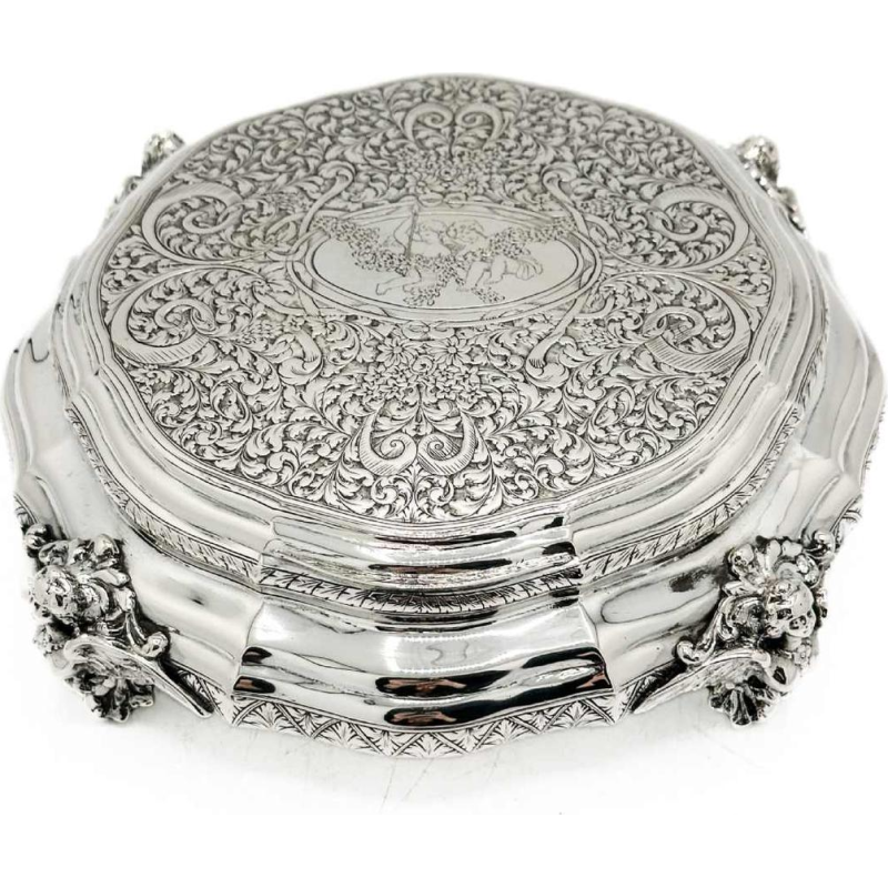 Large solid silver box 800/1000