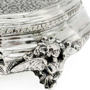 Large solid silver box 800/1000