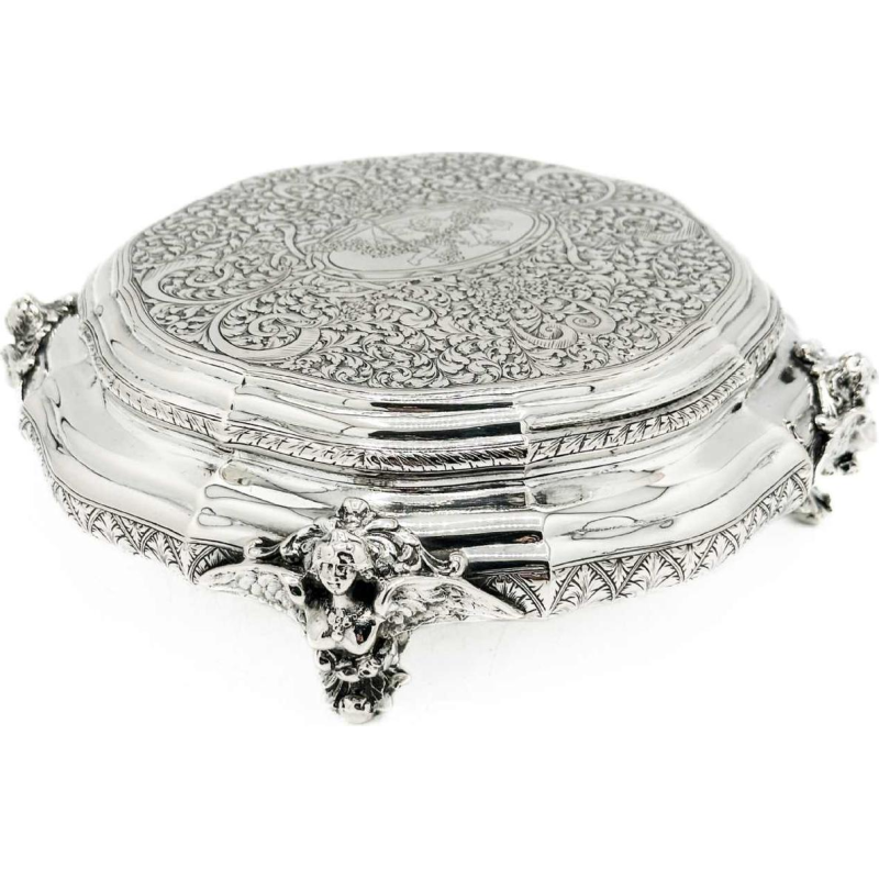 Large solid silver box 800/1000