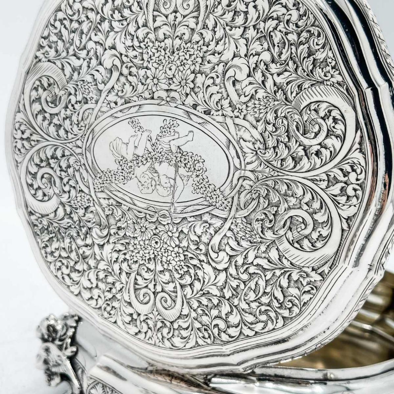 Large solid silver box 800/1000