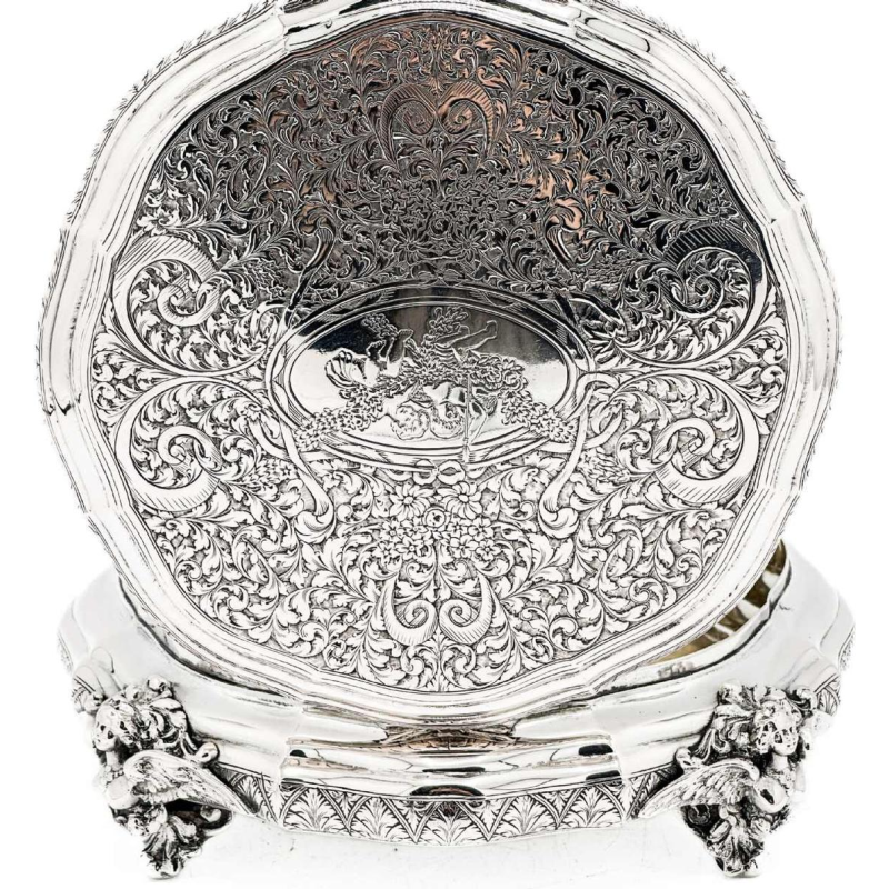 Large solid silver box 800/1000