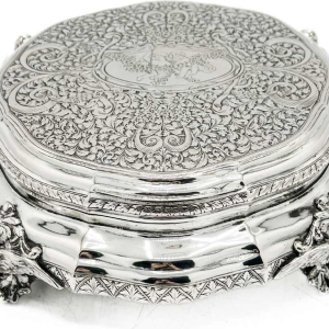 Large solid silver box 800/1000