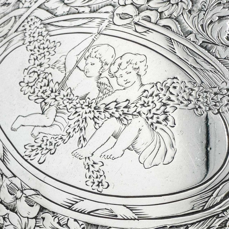 Large solid silver box 800/1000