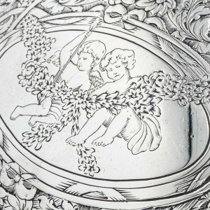 Large solid silver box 800/1000