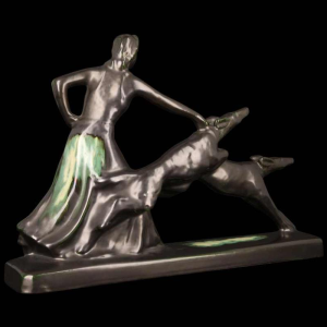 Faïencerie de Thulin “La Dame aux lévriers” geglazuurd aardewerk sculptuur, ca 1930