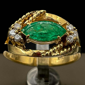 Bague émeraude marquise et diamants