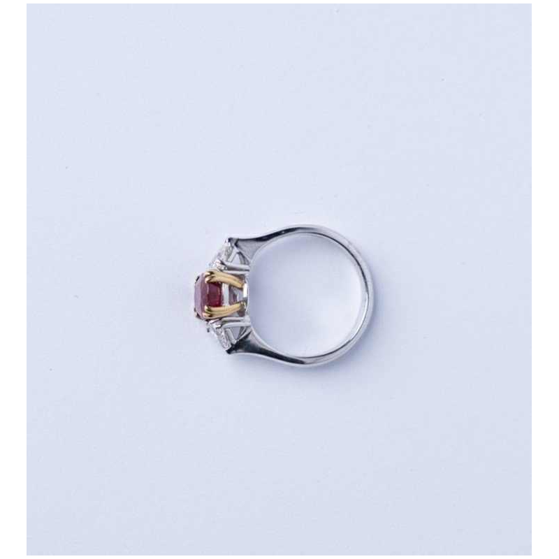 Two-tone gold ring (yellow and white) with diamonds and central ruby