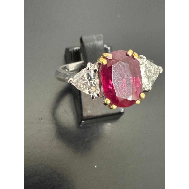 Bague en or bicolore (jaune et blanc) diamants & rubis central