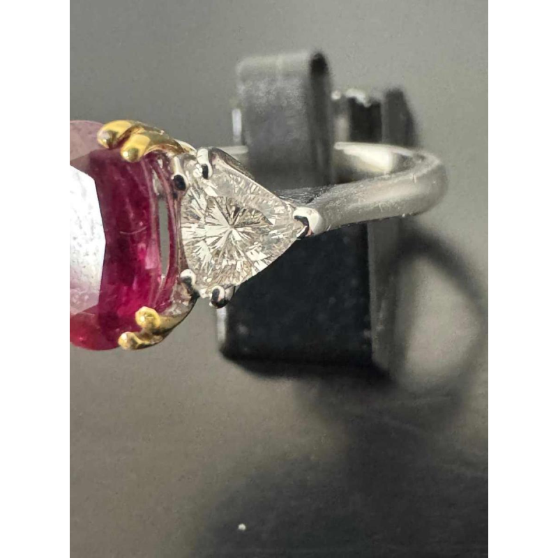 Two-tone gold ring (yellow and white) with diamonds and central ruby