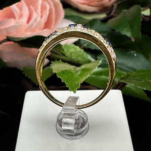 18k gouden ring bezet met saffieren en diamanten