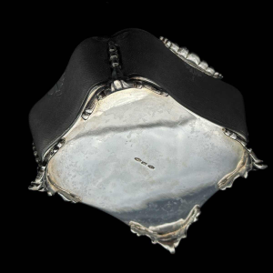 Coffret à bijoux en argent massif 800/1000 travail italien des années 1950