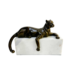 Juno Lying panther bronze sculpture in the Art Deco style, white marble base