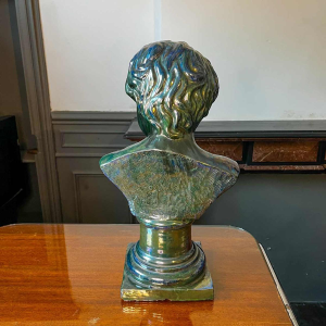 Louis Gustave Cambier & Roger Guérin, sculptuur “Buste van een jonge jongen” gezouten steengoed, Bouffioulx ca 1925