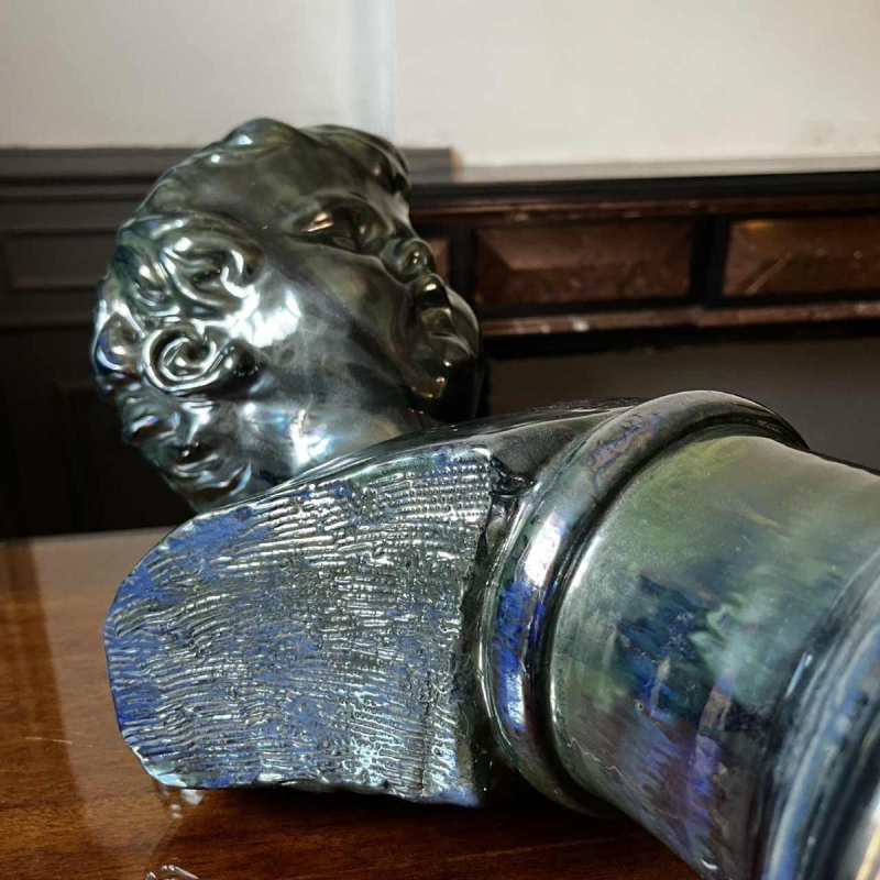 Louis Gustave Cambier & Roger Guérin, sculptuur “Buste van een jonge jongen” gezouten steengoed, Bouffioulx ca 1925