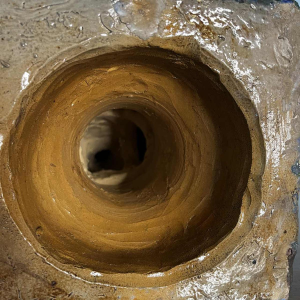 Louis Gustave Cambier & Roger Guérin, sculptuur “Buste van een jonge jongen” gezouten steengoed, Bouffioulx ca 1925