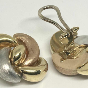 Pair of clip earrings in tricoloured gold