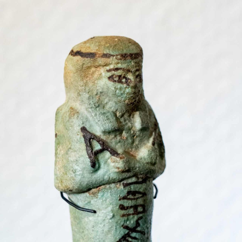 Ouchebti au nom du père divin d'Amon Padi-Khonsou, ca 11ème au 8ème siècle avant J-C