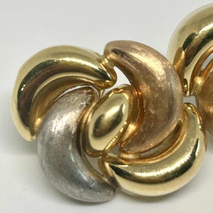 Pair of clip earrings in tricoloured gold