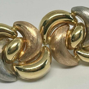 Pair of clip earrings in tricoloured gold