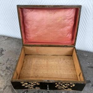 Wooden Spa box - Jolités de Spa - black lacquered Chinese décor, 18th century