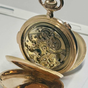 Le Phare, chronographe triple quantième, phase de lune et répétitions en or 18k