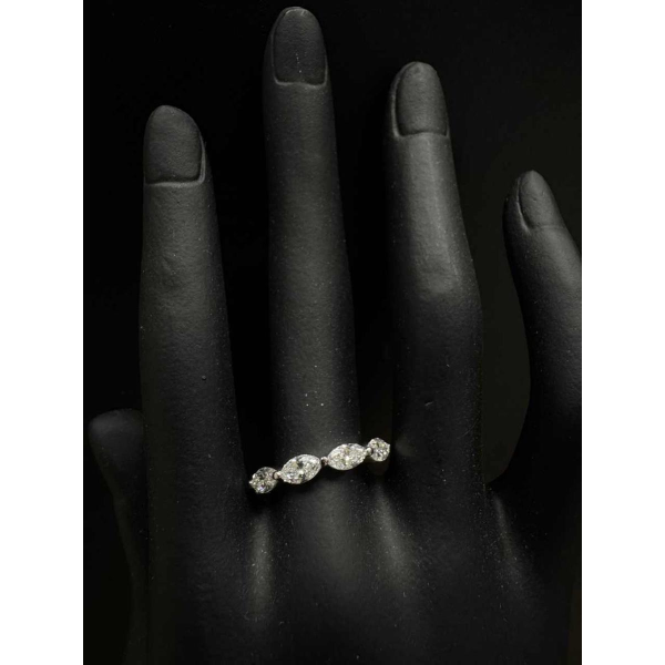 Bague or blanc, diamants marquise