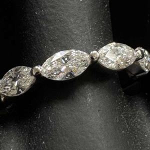 Witgouden ring, markiesdiamanten