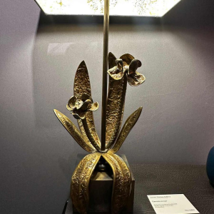 Maison Charles, paire de lampes florales Hollywood Regency en bronze doré