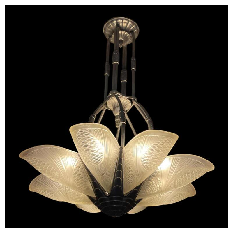 DEGUÃ, Lustre Art DÃ©co ' Pommes de Pin ' Verre PressÃ© SablÃ©, Bronze nickelÃ© 1930