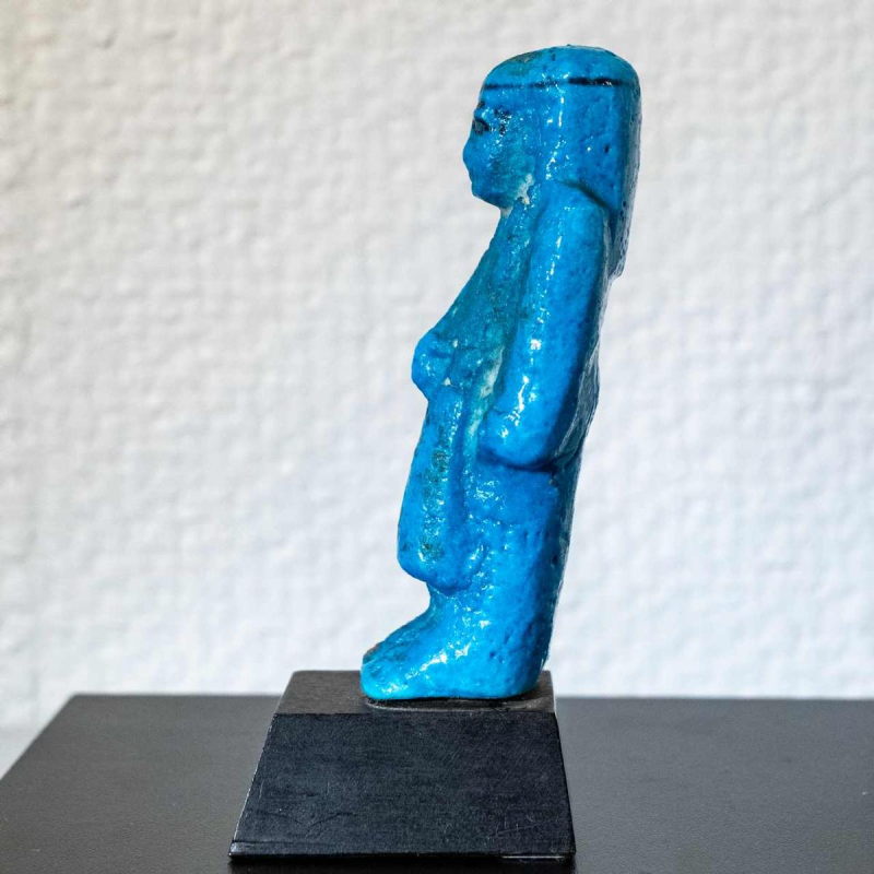 Ouchebti contremaître en faïence bleu cobalt au nom de Djed-Khonsou-iouf-Ânkh, ca 1080 – 945 av. J.-C