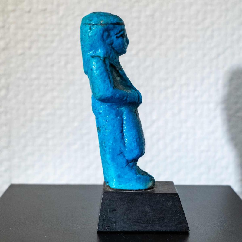 Ouchebti foreman in cobalt blue earthenware in the name of Djed-Khonsou-iouf-Ânkh, ca 1080 - 945 BC