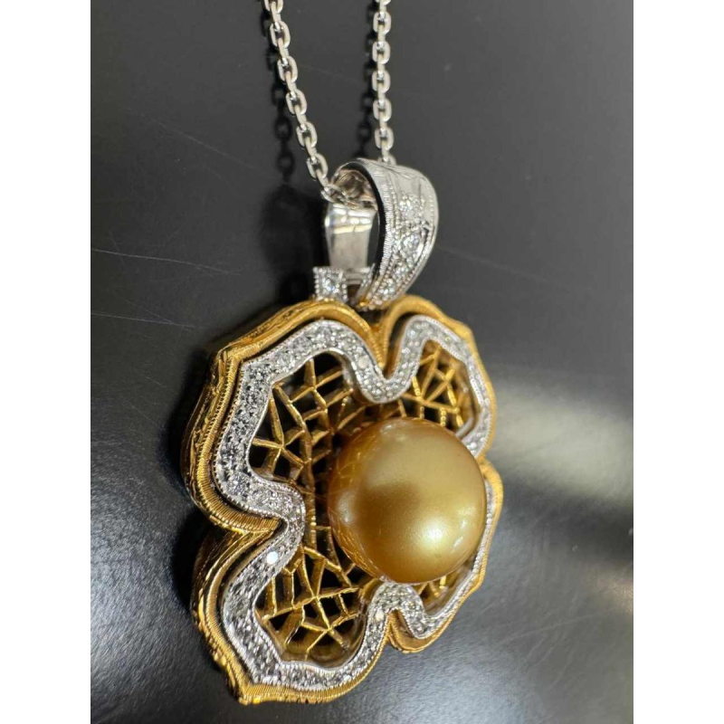 Pendentif en or bicolore, diamants & perle naturelle