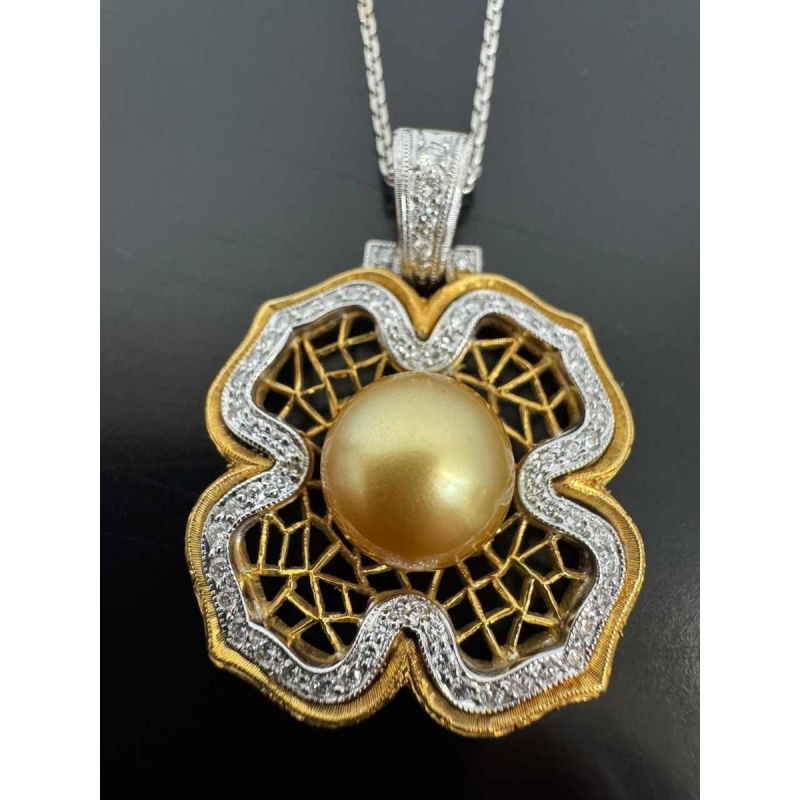 Pendant in two-tone gold, diamonds & natural pearl