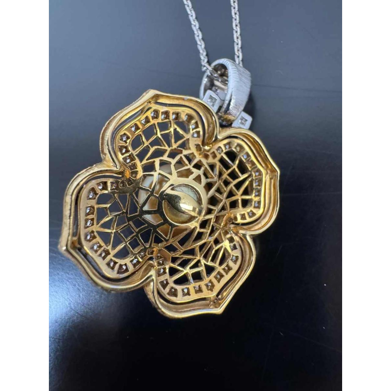 Hanger in tweekleurig goud, diamanten & natuurparel