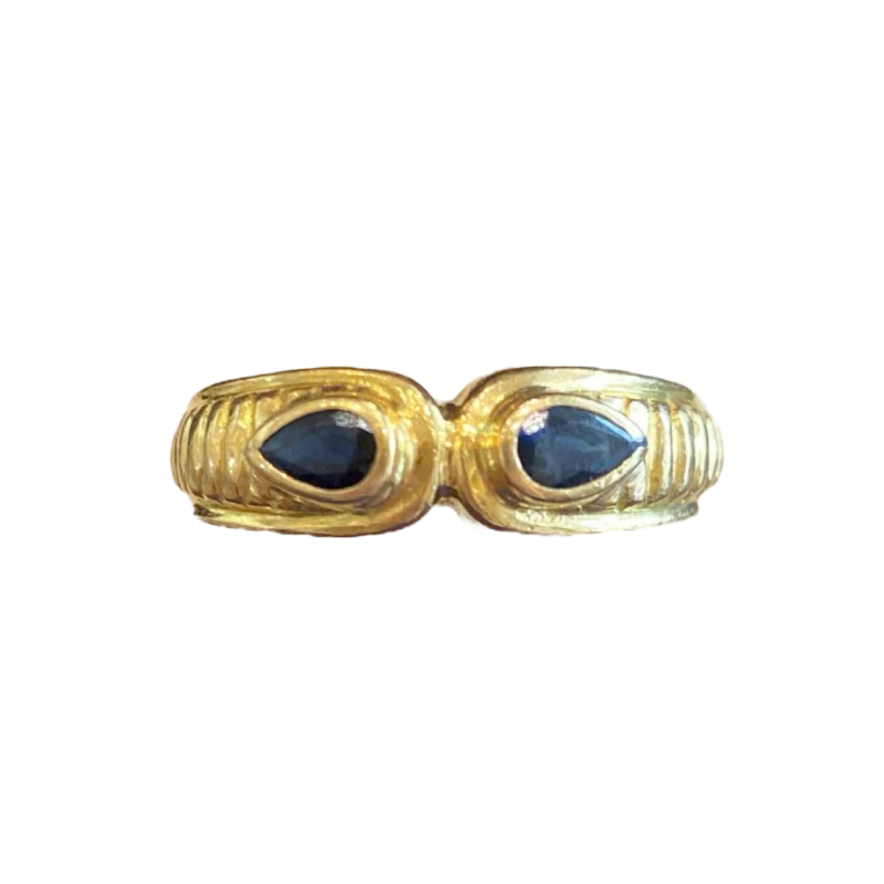 Ring in antieke stijl, geelgoud & peergeslepen saffieren