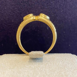 Bague dans le goût de l'antique, or jaune & saphirs taille poire