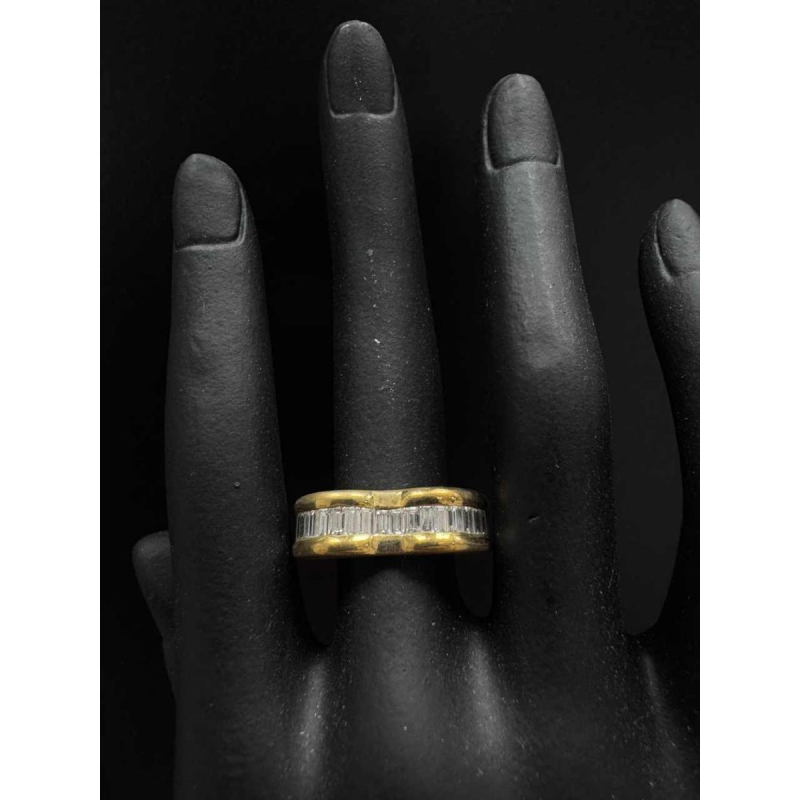 Bague or jaune avec diamants baguette