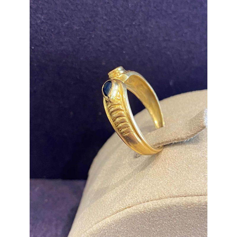 Antique-style ring, yellow gold & pear-cut sapphires