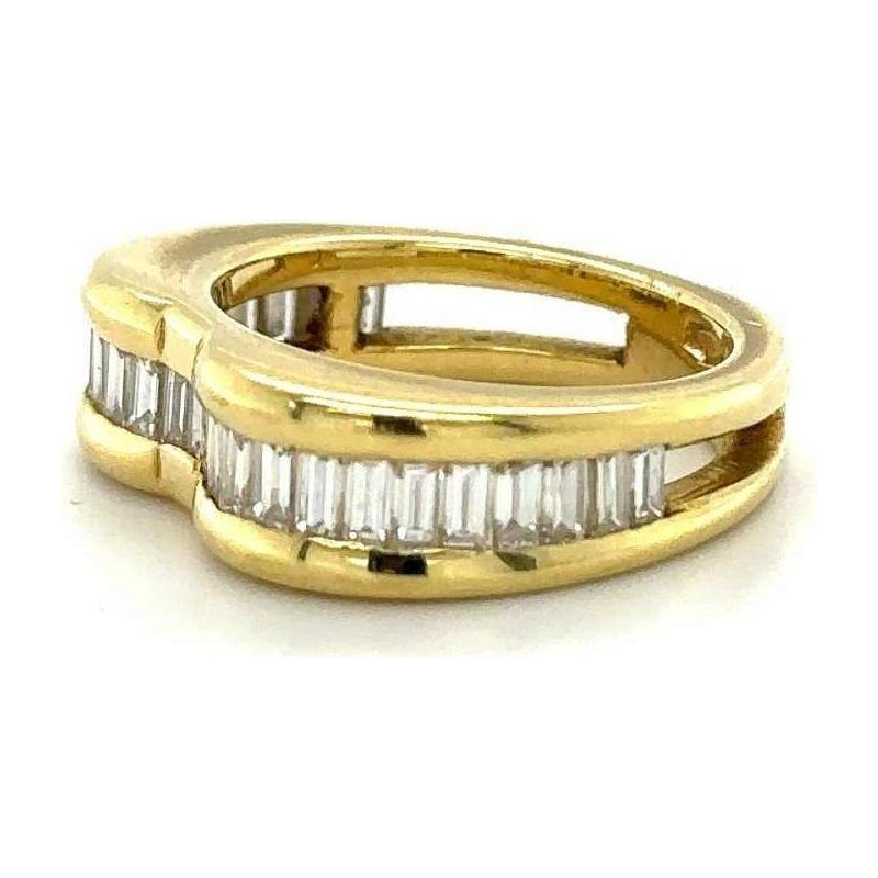 Bague or jaune avec diamants baguette