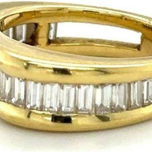 Yellow gold ring with baguette diamonds