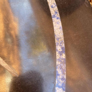 Grand plateau de table franc-mac¸on, marqueterie marbre lapis-lazuli, ca 1960