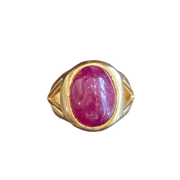 Bague chevalière en or jaune & rubis cabochon, ca 1980