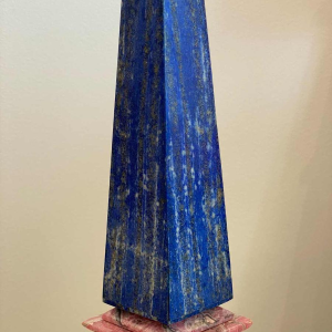 Sculpture Obelisk lapis lazuli & rhodochrosite, ca 1970