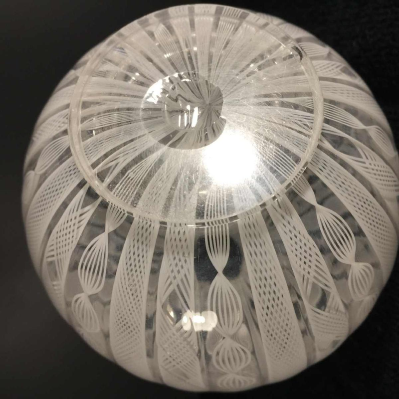 Fulvio Bianconi, Venini Murano, vase boule Zanfirico filigranÃ© blanc, 1950/60
