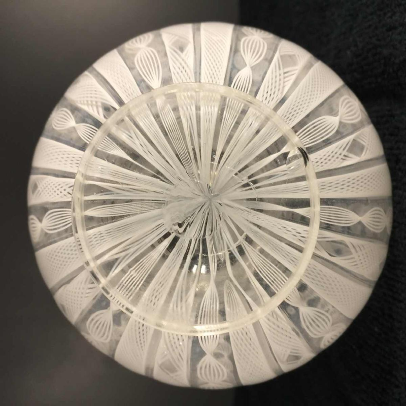 Fulvio Bianconi, Venini Murano, Zanfirico filigree white ball vase, 1950/60